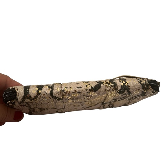 Kenneth Cole Reaction Animal Print Metallic Gold Wallet NWOT - Picture 6 of 6